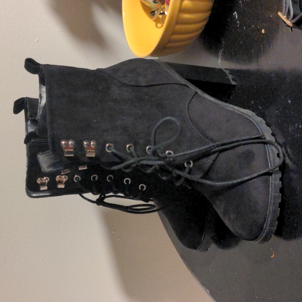 Forever 21 boots with heel